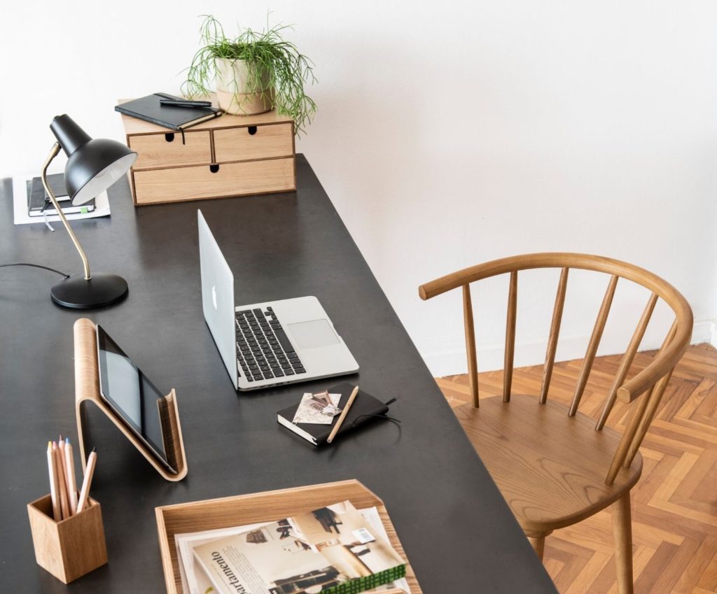 organizador-para-el-escritorio-de-madera